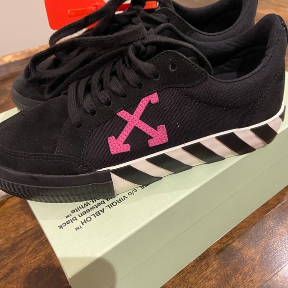 Off-White Low Vulcanized Sneakers - Picture 3 of 15